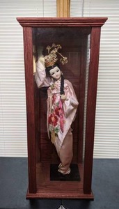 lot 5 image: Authentic Vintage Korean Village Girl Doll in Case