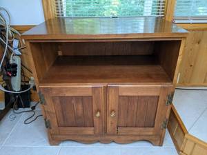 lot 22 image: OHearn Sugar Maple Cabinet