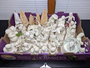 lot 23 image: Lot of Department 56 Snowbabies