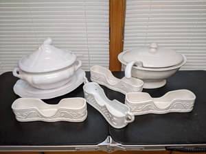 lot 24 image: Ceramic Tureens and Cutlery Holders