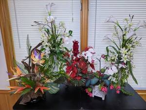 lot 25 image: Lot of (5) Faux Flower Arrangements