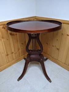 lot 20 image: Vintage Lyre Table
