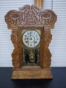 lot 2 image: Vintage New Haven 8-Day Mantlepiece Clock