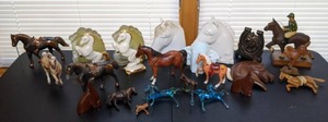 lot 21 image: For the Horse Enthusiast Lot of Horse Figurines