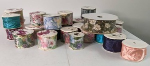 lot 100 image: Lot of Wired Ribbon