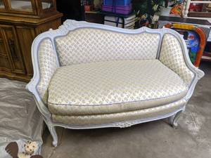 lot 268 image: Unique Vintage Victorian 2-Seater Sofa