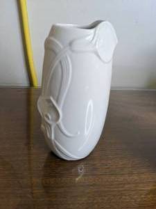 lot 275 image: Lot of Vases & Other Home Decor