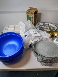 lot 115 image: Vintage Natchez River Boat Decanter Set, Dutch Oven and More Kitchen Items