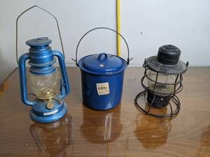 lot 261 image: Vintage SOO Line Railroad Lantern, Blue Lantern & Enamel Pot