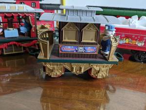 lot 392 image: Set of (5) Christmas Train Cars
