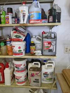 lot 396 image: Lot of all the Garage Stuff (Cleaners, Pest Sprays, etc)