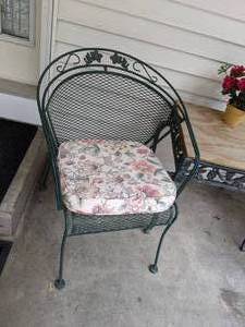 lot 376 image: Wrought Iron Patio Table & Chairs