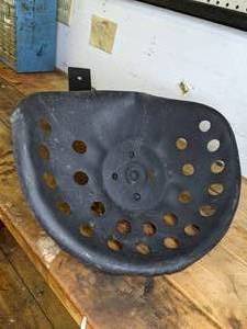 lot 383 image: Antique Style Metal Tractor Seat
