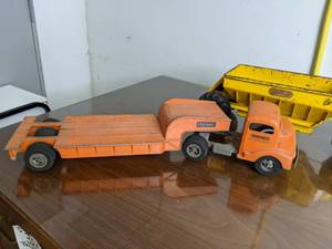 lot 386 image: Lot of Vintage Trucks - Tonka, Wooldridge & Fruehauf Smith-Miller