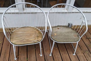 lot 362 image: Set of (2) Wrought Iron Chairs