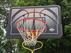 lot 372 image: Hoop It Up  Basketball Hoop & Stand