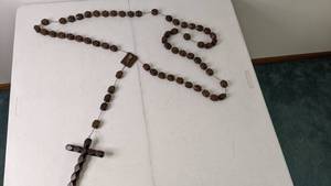 lot 132 image: Wooden Italian Wall Rosary