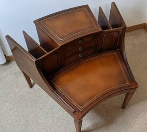 lot 123 image: Small Antique Victorian Mahogany Table
