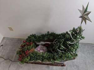 lot 147 image: Large Lighted Christmas Sleigh
