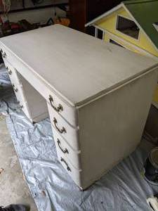 lot 286 image: Gorgeous 7-Drawer Vintage White DeskVanity