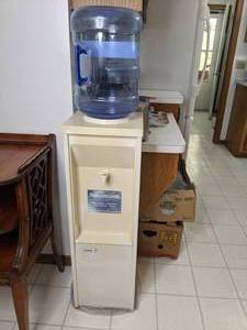 lot 35 image: Oasis Water Cooler w 5 Gallon Bottle