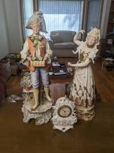lot 237 image: Ceramic Figurines & Clock