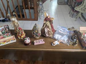 lot 241 image: Vintage Christmas Lot
