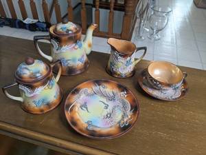lot 242 image: Unique Vintage Dragon Japanese Service and Plate
