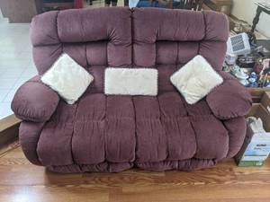 lot 226 image: Oversized Love Seat Recliner