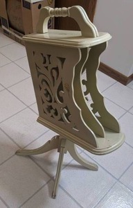 lot 221 image: Vintage Magazine Holder