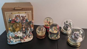 lot 171 image: Set of (6) Beautiful Christmas Water & Snow Globes
