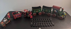 lot 172 image: Set of (2) Vintage Christmas Trains, Plastic Train Tracks