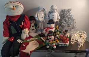 lot 173 image: Lot of Snowmen Holiday Decorations