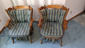 lot 159 image: Beautiful Set of (2) Vintage Early American Solid Wood Arm Chairs with Cushions