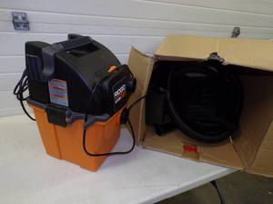 lot 152 image: Ridgid Wall Mount Shop Vac