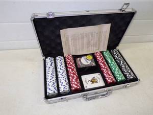 lot 157 image: Poker Set