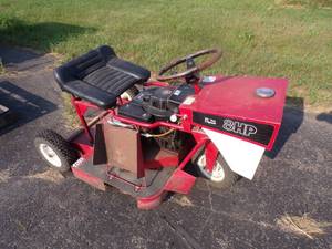 lot 25 image: 8 HP Big Mow Mower