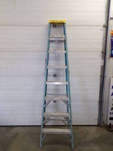 lot 54 image: Fiberglass Step Ladder 8