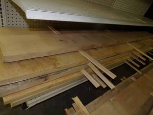 lot 1 image: 9 - Fresh Cut Oak Planks 8 Long 1-12 x 8 and 1 -12 x 10
