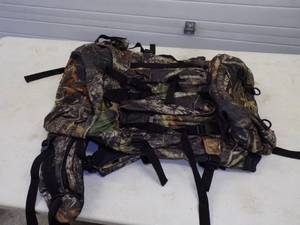 lot 68 image: Camo Backpack