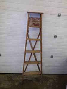 lot 84 image: 6 Wood Step Ladder