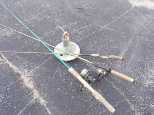 lot 129 image: 3 rods and Boat Anchor