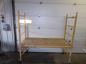 lot 100 image: Scaffolding on Wheels
