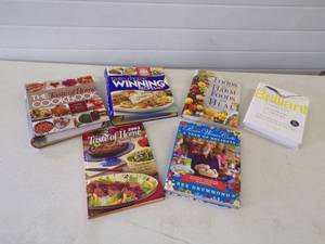 lot 139 image: 5 Cook Books