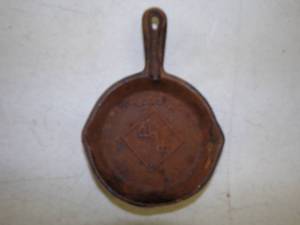 lot 141 image: Mini Cast Iron Advertising Mini Pan