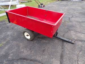 lot 173 image: 17 Cu. Ft. Garden Trailer