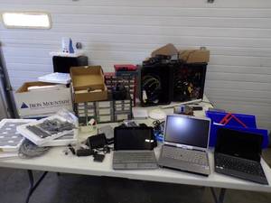 lot 185 image: Large Computer Lot
