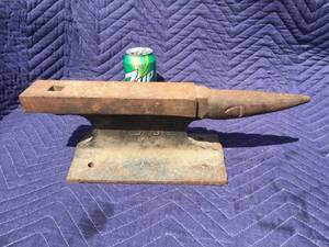 lot 19 image: 20 Lb Anvil