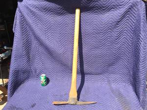 lot 20 image: Grub HoePick Axe - 36