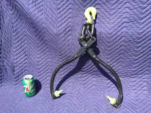 lot 23 image: IceLog Swivel Tongs